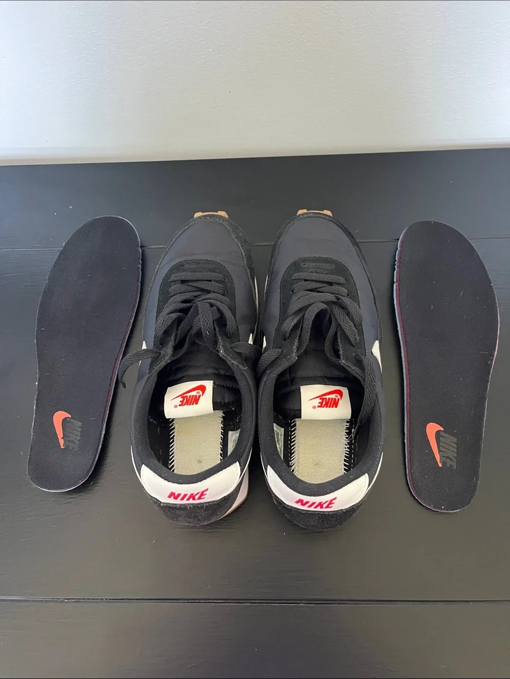Nike W/7.5 Retro running shoe. Excellent condition. Small creases from wear